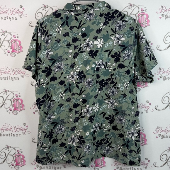 Simons t-shirt, half buttons, flowers polo Green Floral Button Down Shirt - Picture 2 of 12